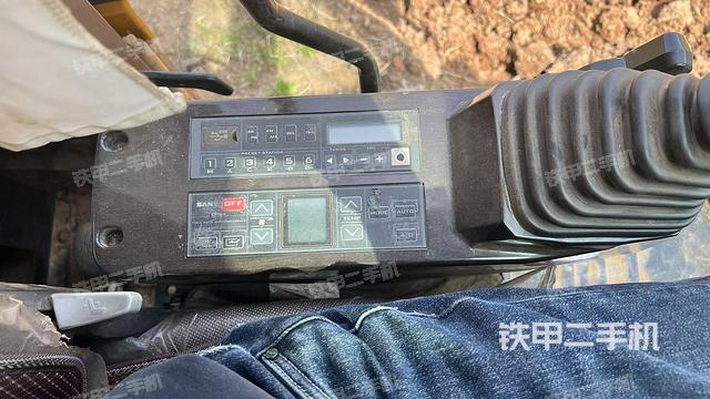 座椅左側控制臺/音響/含左手柄（駕駛室部分）