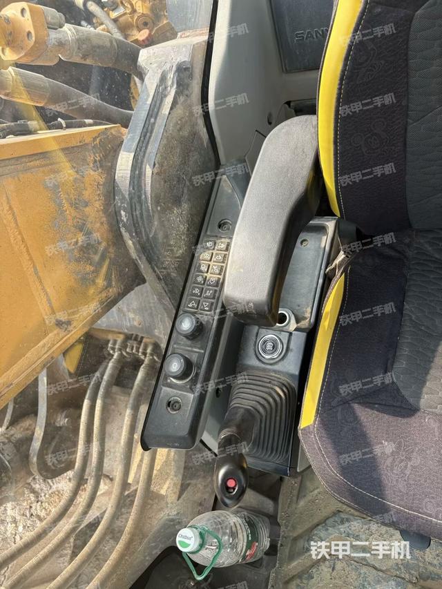 后窗玻璃角標(biāo)（駕駛室部分）