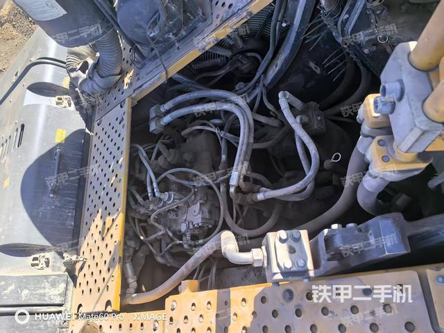 回轉(zhuǎn)馬達(dá)和主控閥（整機(jī)外觀）