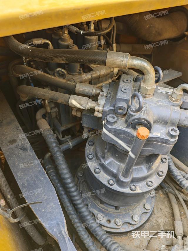 回轉(zhuǎn)馬達(dá)和主控閥（整機(jī)外觀）