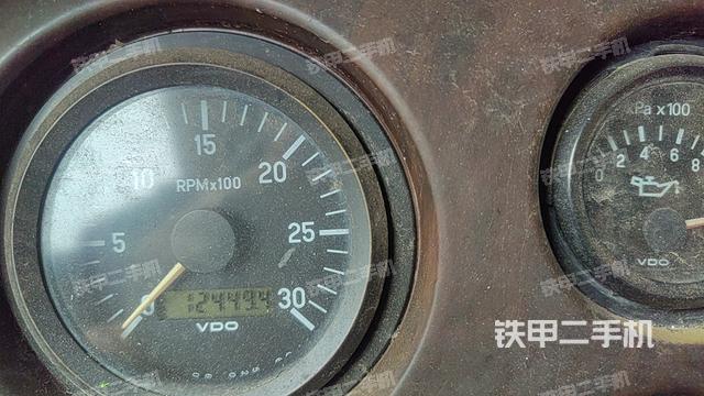 操作室內(nèi)部（起重機(jī)駕駛室正側(cè)及內(nèi)部，操作室及內(nèi)部）