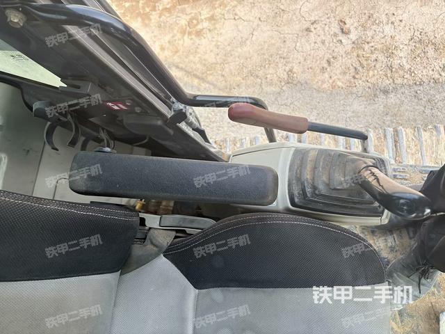 駕駛室正側(cè)(駕駛室部分) 駕駛室正側(cè)(駕駛室部分)