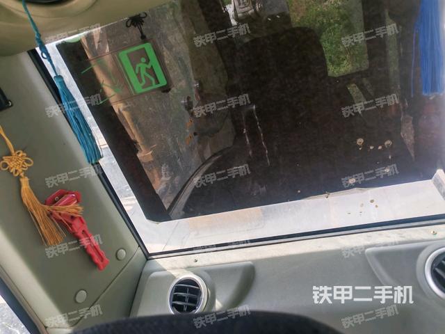 左后方玻璃角標(biāo)(駕駛室部分) 左后方玻璃角標(biāo)(駕駛室部分)