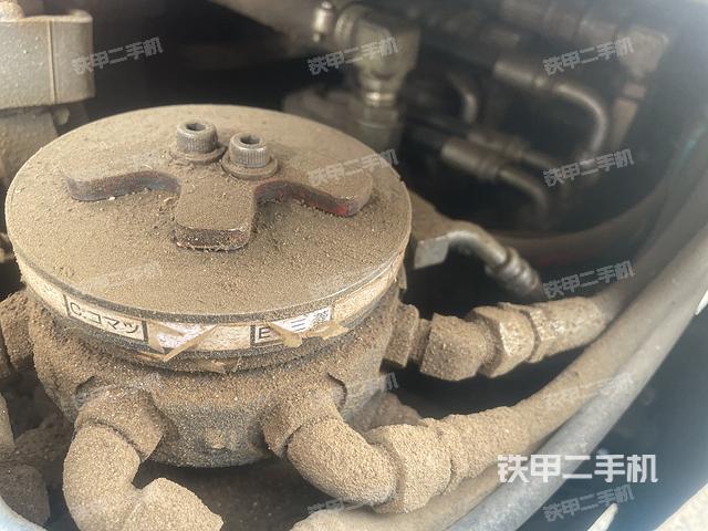 回轉(zhuǎn)馬達(dá)和主控閥（整機(jī)外觀）