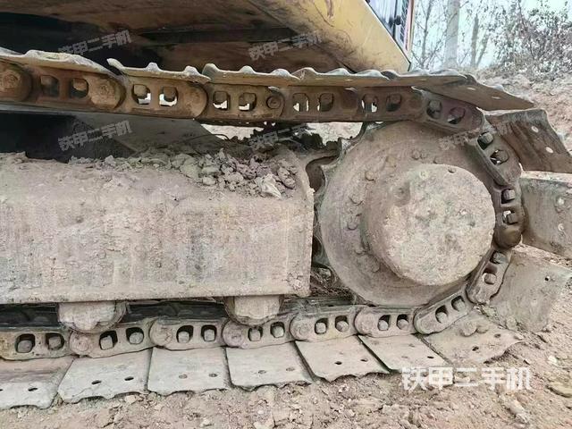 單側(cè)履帶整體(整機(jī)外觀) 單側(cè)履帶整體(整機(jī)外觀)