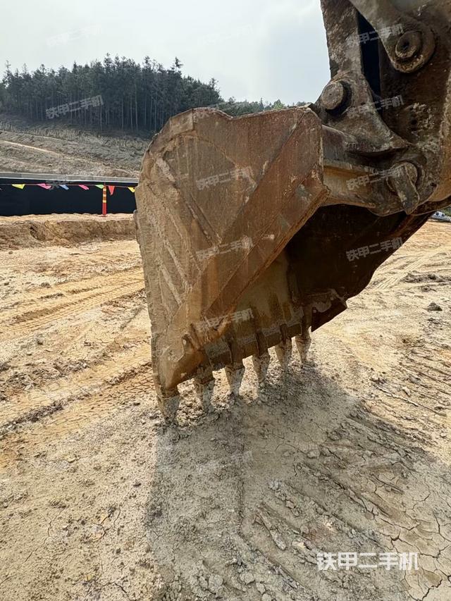 小臂整體左后(工作和回轉(zhuǎn)裝置) 小臂整體左后(工作和回轉(zhuǎn)裝置)