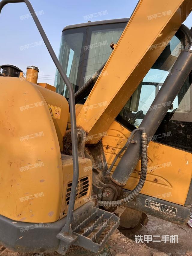 大臂根部?斜（工作和回轉(zhuǎn)裝置）