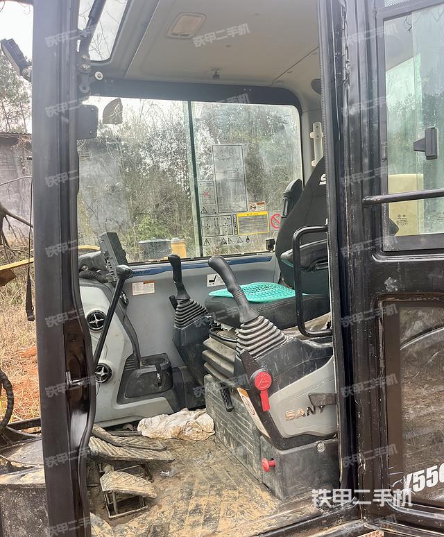 驾驶室整体（整机外观）