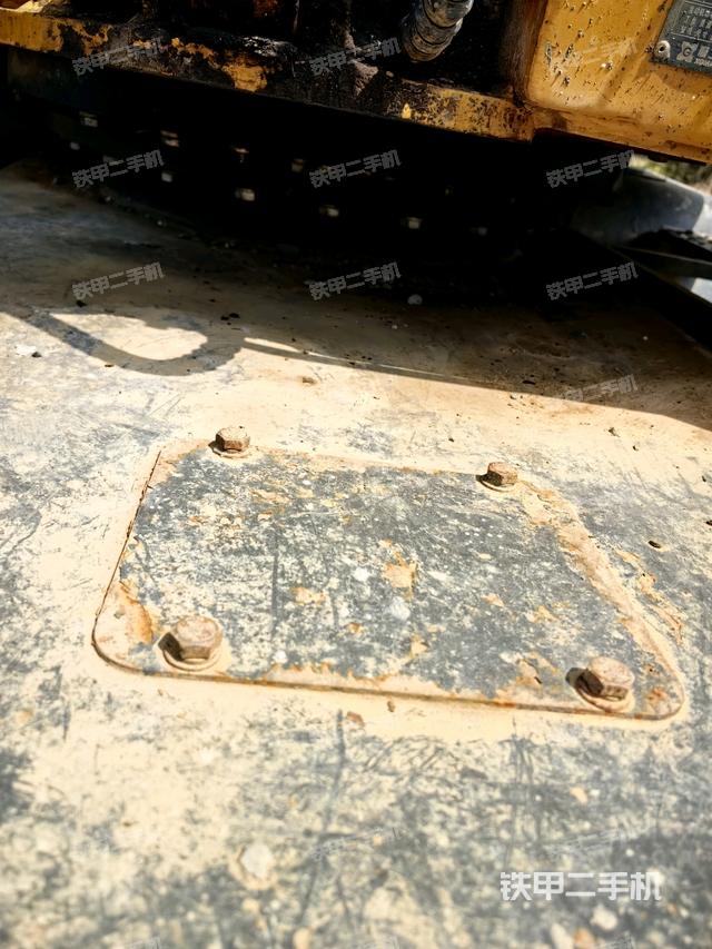 轉(zhuǎn)盤和下車架正前(工作和回轉(zhuǎn)裝置) 轉(zhuǎn)盤和下車架正前(工作和回轉(zhuǎn)裝置)