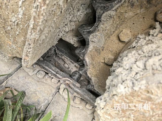 右驅(qū)動輪（行走機(jī)構(gòu)）