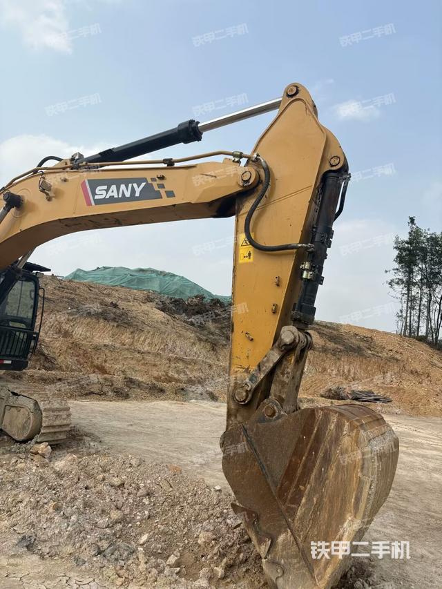 大臂油缸整體?豎拍（工作和回轉(zhuǎn)裝置）