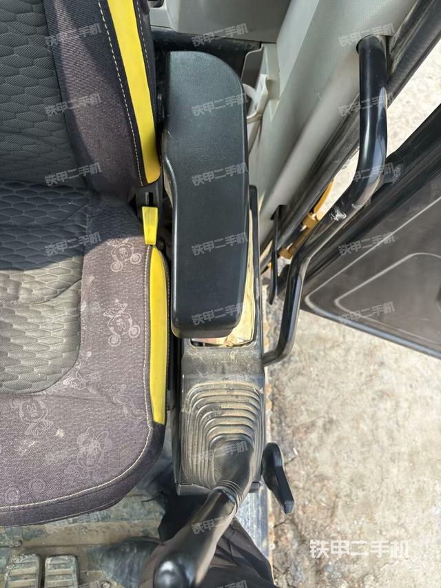 左后方玻璃角標(biāo)（駕駛室部分）