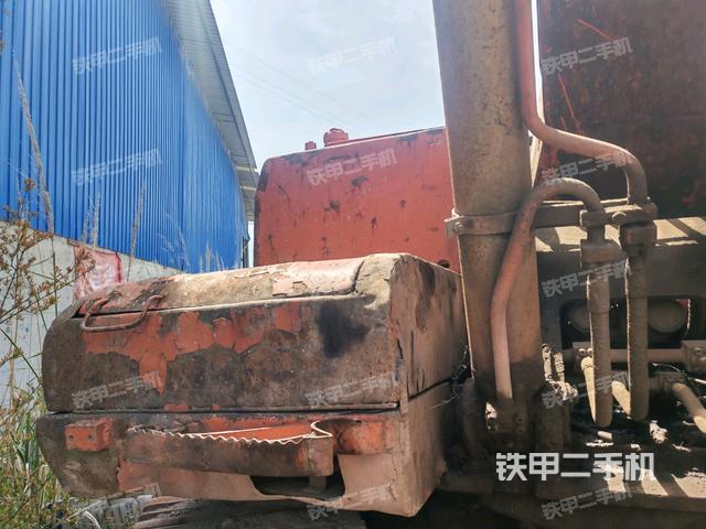 鏟斗右后整體(工作和回轉(zhuǎn)裝置) 鏟斗右后整體(工作和回轉(zhuǎn)裝置)