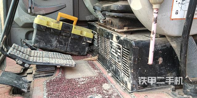 駕駛室整體(整機(jī)外觀) 駕駛室整體(整機(jī)外觀)