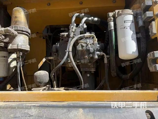 液壓泵艙室正面整體（整機(jī)外觀）