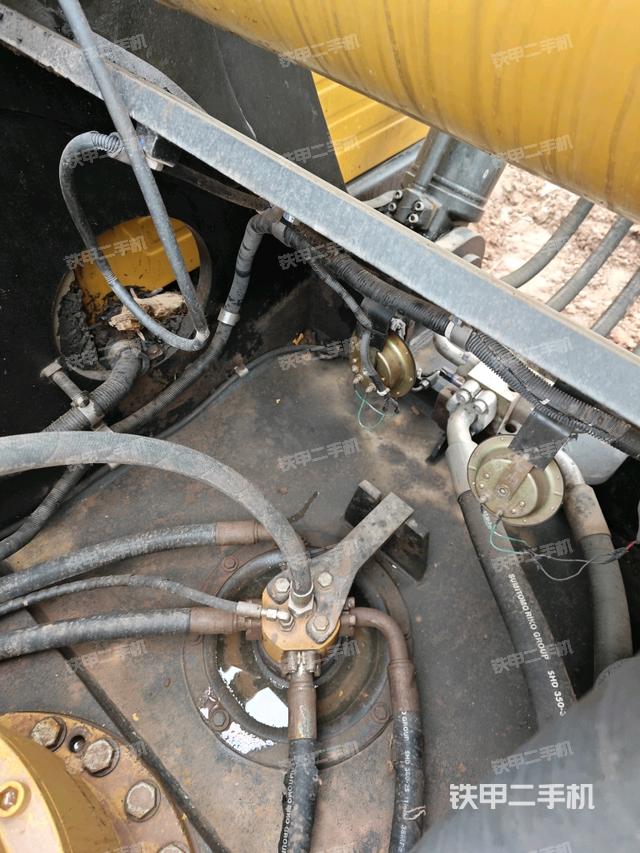 中央回轉(zhuǎn)接頭特寫（上車部件）