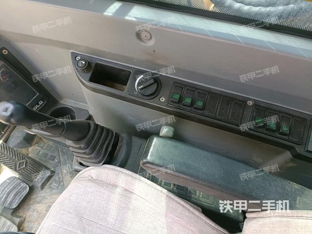 座椅右側(cè)控制臺/鑰匙門/油門/含右手柄（駕駛室部分）