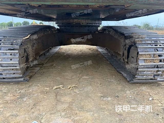 駕駛室左后45度(駕駛室部分) 駕駛室左后45度(駕駛室部分)