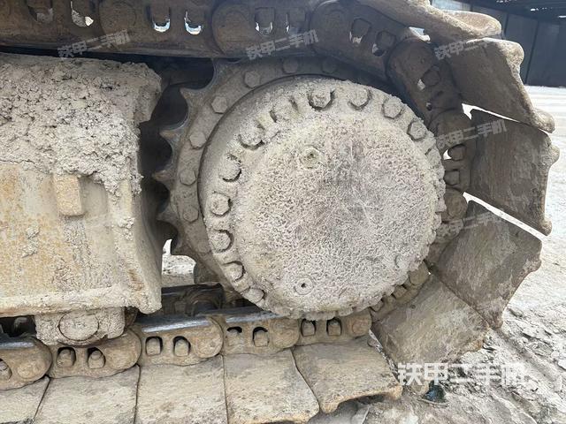 右側(cè)履帶整體(行走機構(gòu)) 右側(cè)履帶整體(行走機構(gòu))