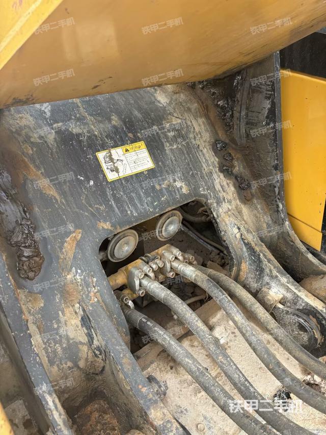 鏟斗右后整體（工作和回轉(zhuǎn)裝置）