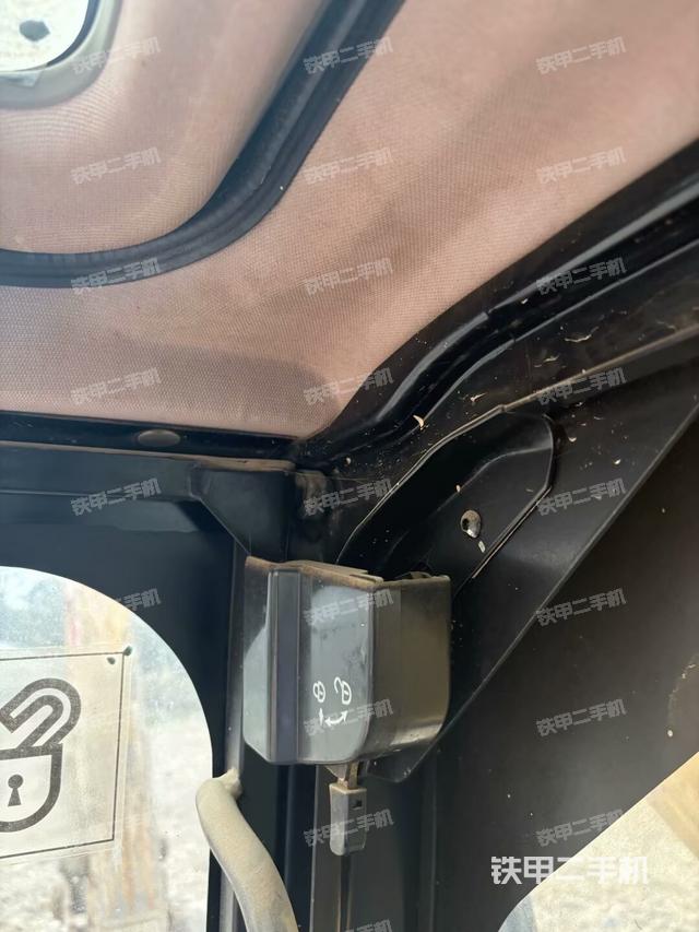 后窗玻璃角標（駕駛室部分）