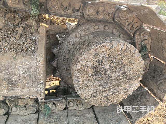 左驅(qū)動輪（行走機構(gòu)）