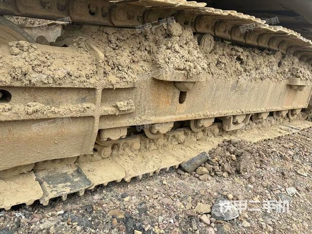 右驅(qū)動輪（行走機構(gòu)）