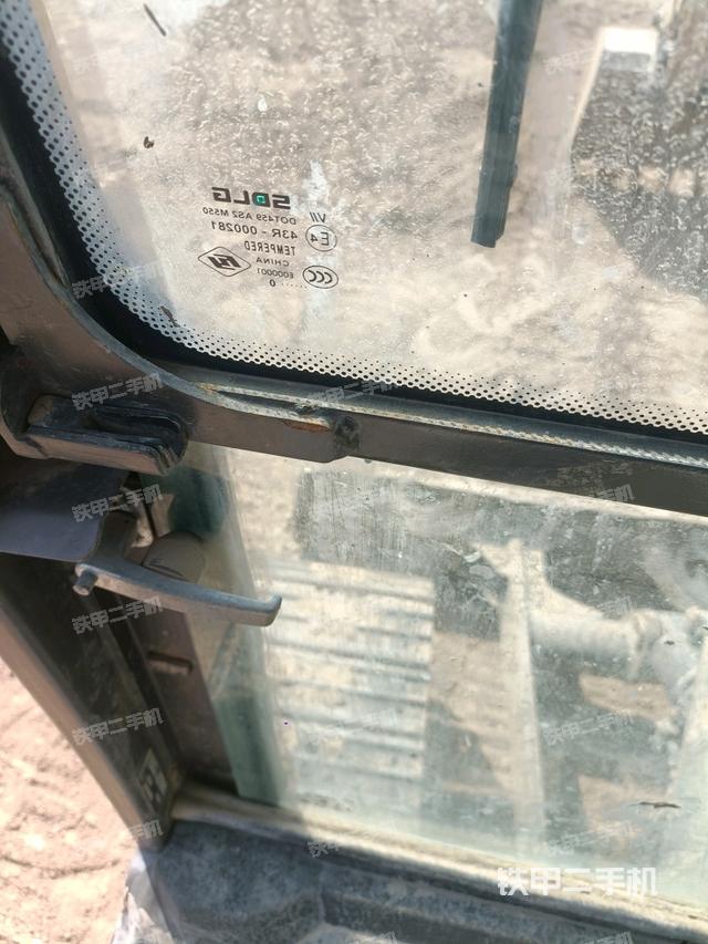 后窗玻璃角標(biāo)（駕駛室部分）