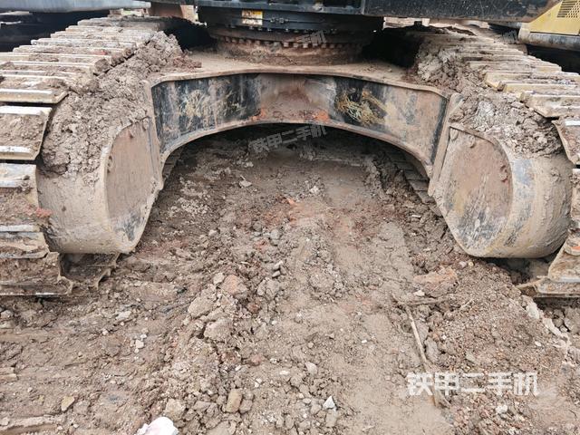 轉(zhuǎn)盤和下車架正前（工作和回轉(zhuǎn)裝置）