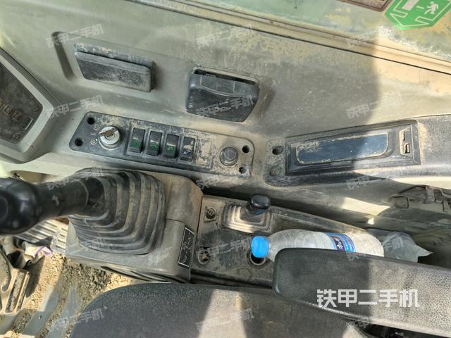 座椅右側(cè)控制臺/鑰匙門/油門/含右手柄（駕駛室部分）