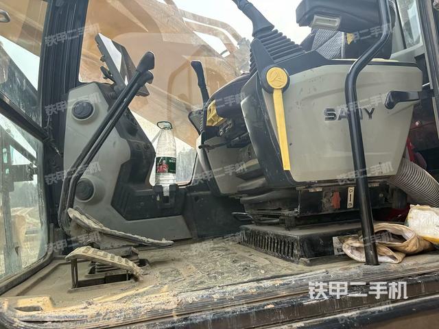 座椅右側(cè)控制臺/鑰匙門/油門/含右手柄（駕駛室部分）