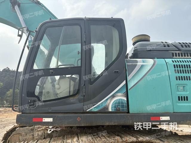 座椅左側(cè)控制臺(tái)/音響/含左手柄(駕駛室部分) 座椅左側(cè)控制臺(tái)/音響/含左手柄(駕駛室部分)