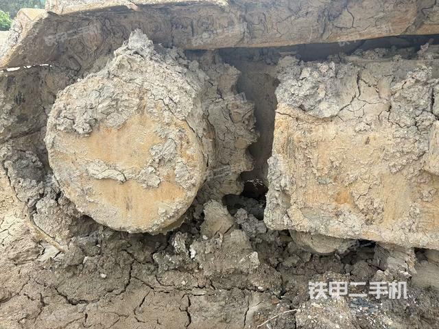 右驅(qū)動輪（行走機(jī)構(gòu)）