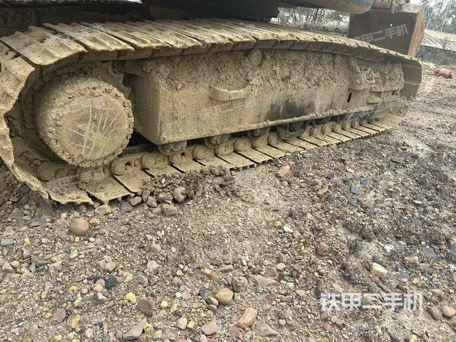 左驅(qū)動輪（行走機構(gòu)）