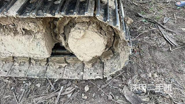 右驅(qū)動輪（行走機構(gòu)）