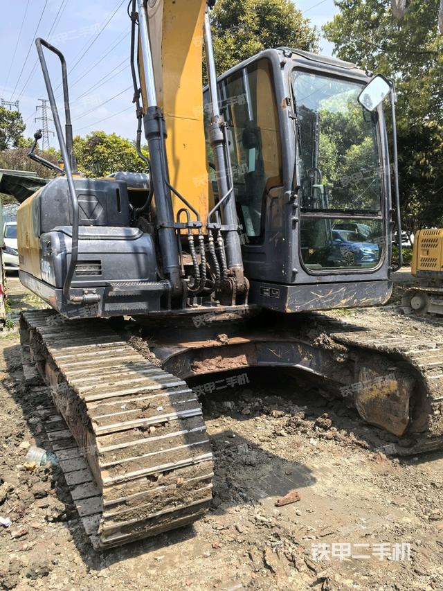 轉(zhuǎn)盤和下車架正前（工作和回轉(zhuǎn)裝置）