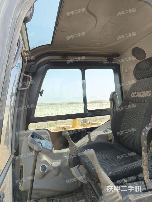 駕駛室頂部（整機(jī)外觀）