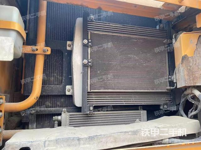 駕駛室整體(整機(jī)外觀) 駕駛室整體(整機(jī)外觀)