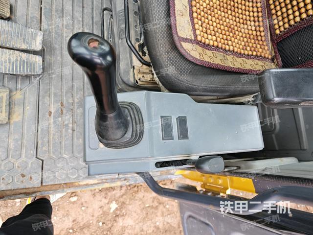 座椅左側(cè)控制臺/音響/含左手柄(駕駛室部分) 座椅左側(cè)控制臺/音響/含左手柄(駕駛室部分)