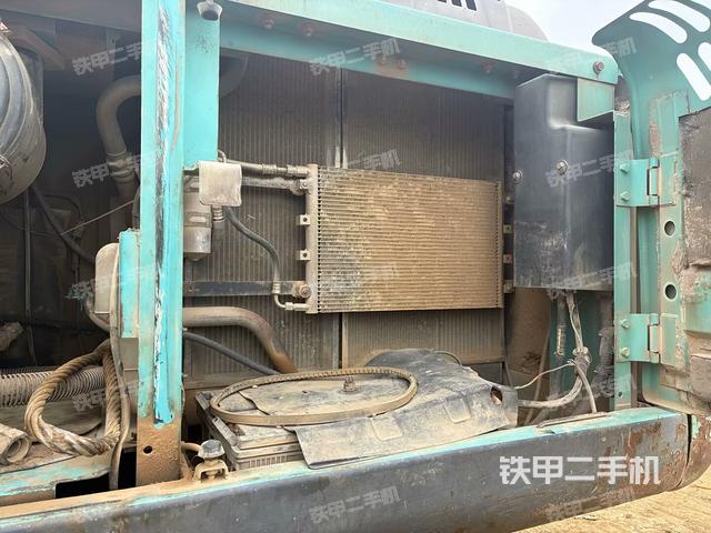 散熱器正面(大件艙室) 散熱器正面(大件艙室)