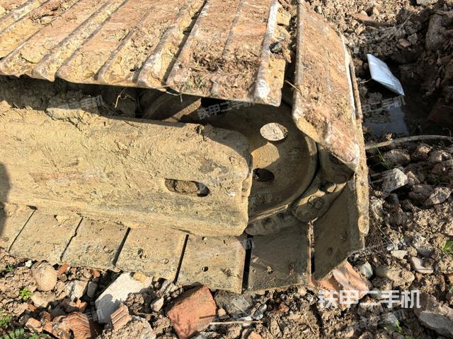 右驅(qū)動輪（行走機(jī)構(gòu)）