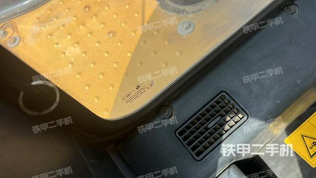 后窗玻璃角標（駕駛室部分）