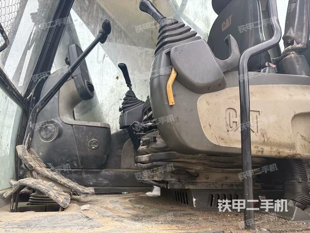 座椅右側(cè)控制臺/鑰匙門/油門/含右手柄(駕駛室部分) 座椅右側(cè)控制臺/鑰匙門/油門/含右手柄(駕駛室部分)