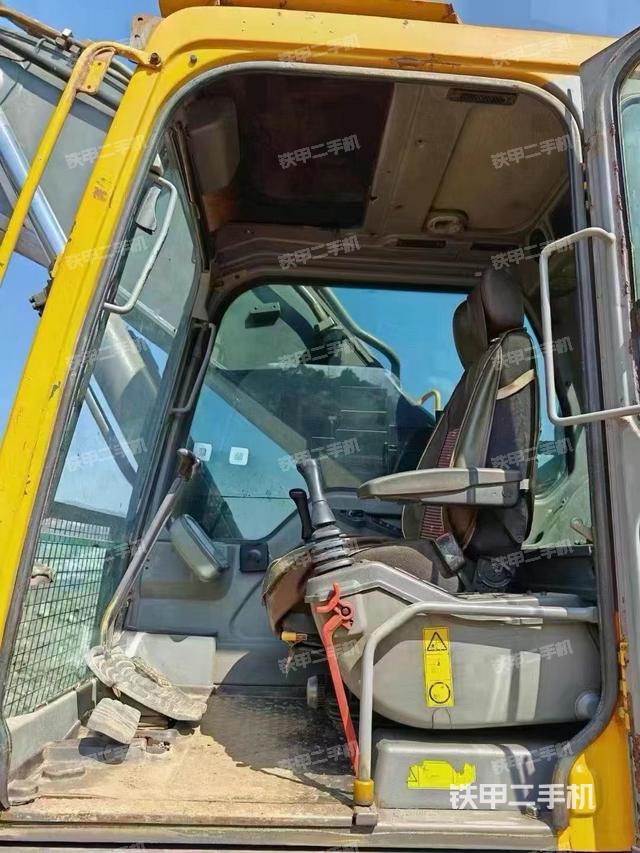 駕駛室整體（整機(jī)外觀）