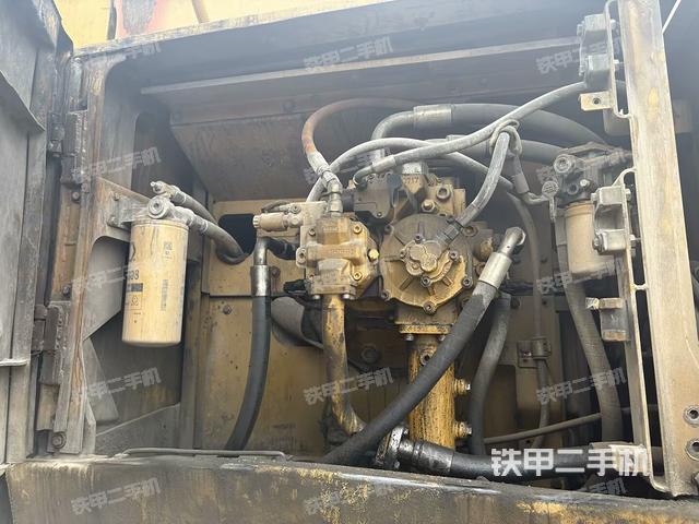 液壓泵斜45?右(大件艙室) 液壓泵斜45?右(大件艙室)