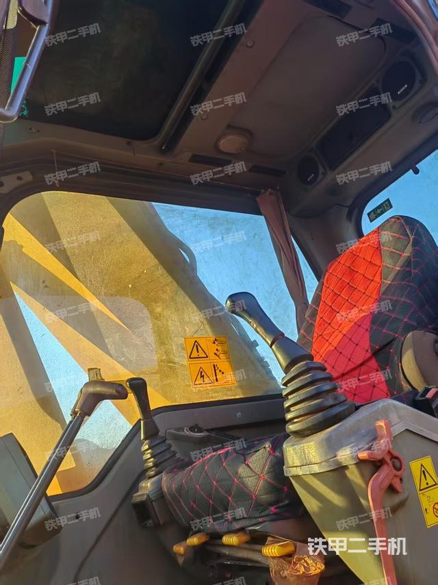 駕駛室整體（整機(jī)外觀）