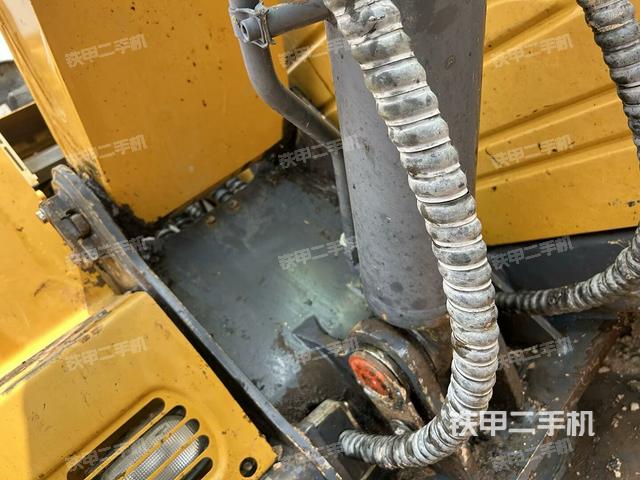 大臂根部?斜（工作和回轉(zhuǎn)裝置）