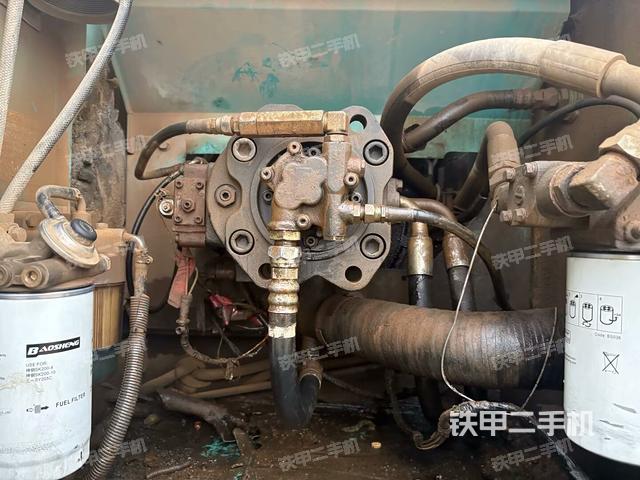 液壓泵斜45?右(大件艙室) 液壓泵斜45?右(大件艙室)