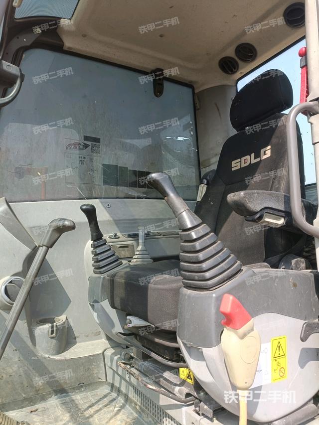 ?駕駛室正側(cè)（駕駛室部分）