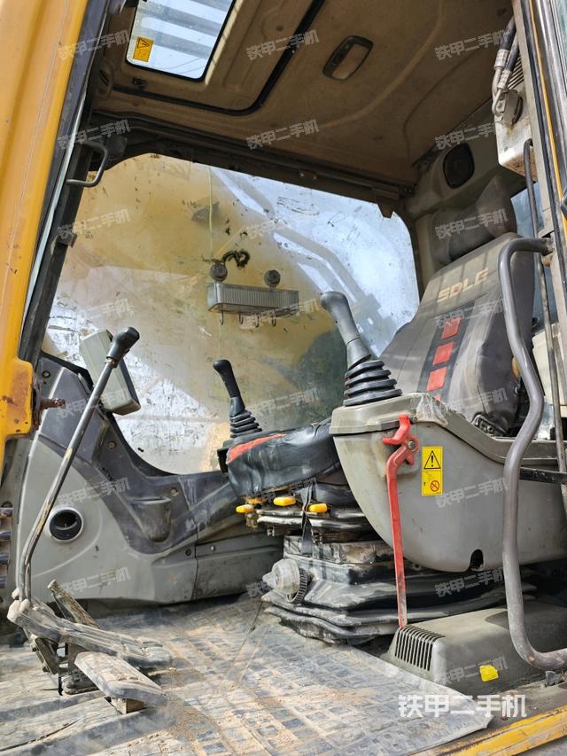 駕駛室整體（整機(jī)外觀）